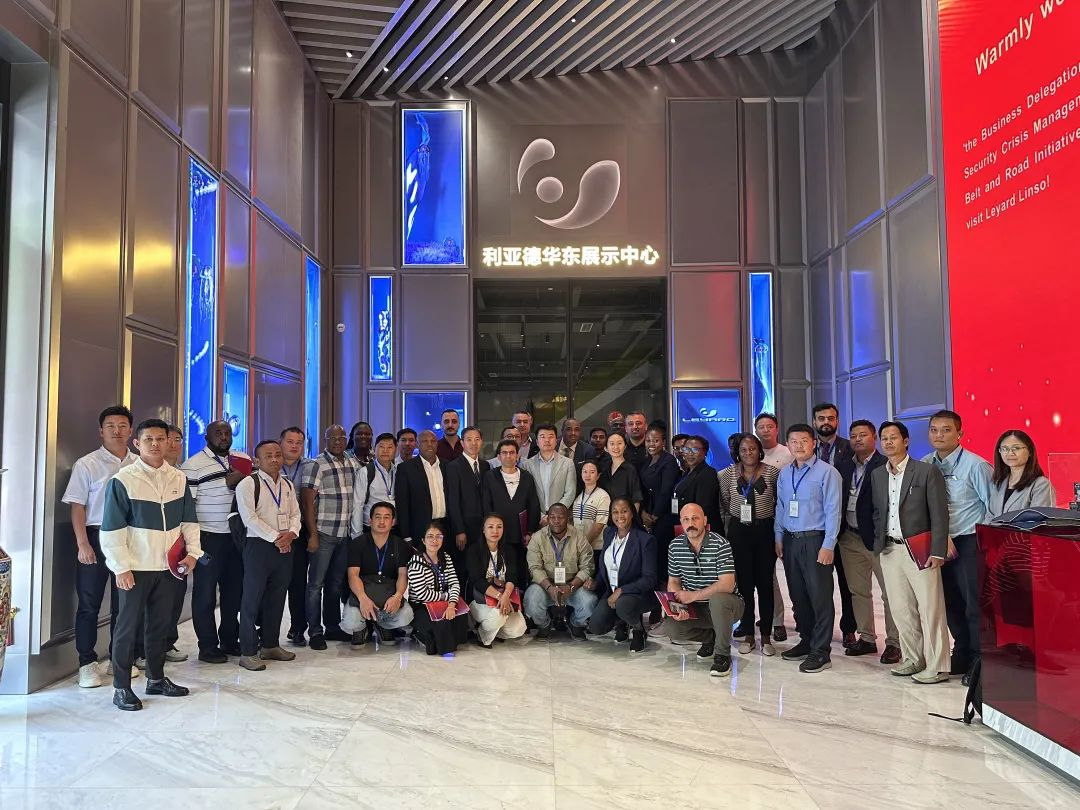 “一带一路”八国航空安保与危机管理商务考察团到访304am永利集团官网·蓝硕，共探国际合作新机遇